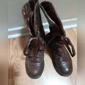 Dr Martens Triumph  Boots